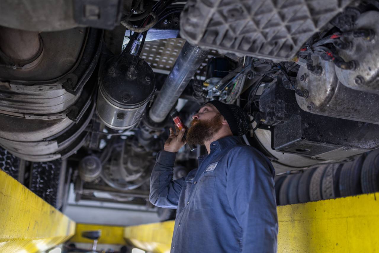 5 Common Indicators for HeavyDuty Truck Suspension Problems